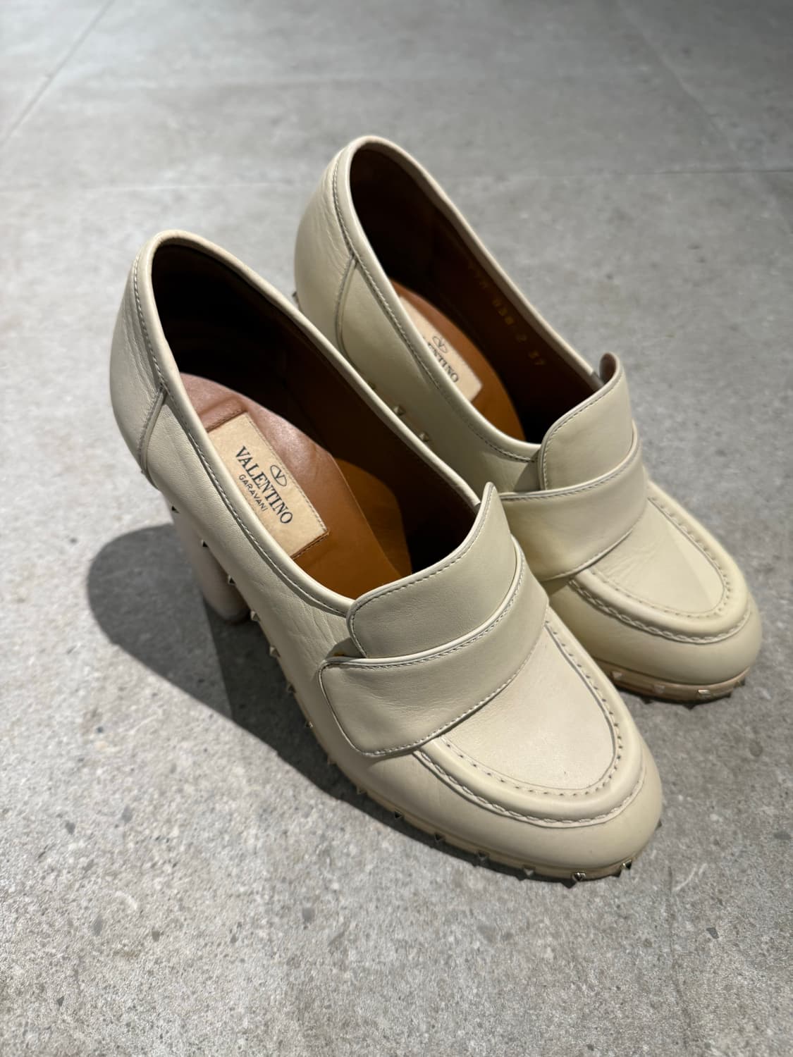 발렌티노 락스터드 로퍼 힐 37 상품이미지4