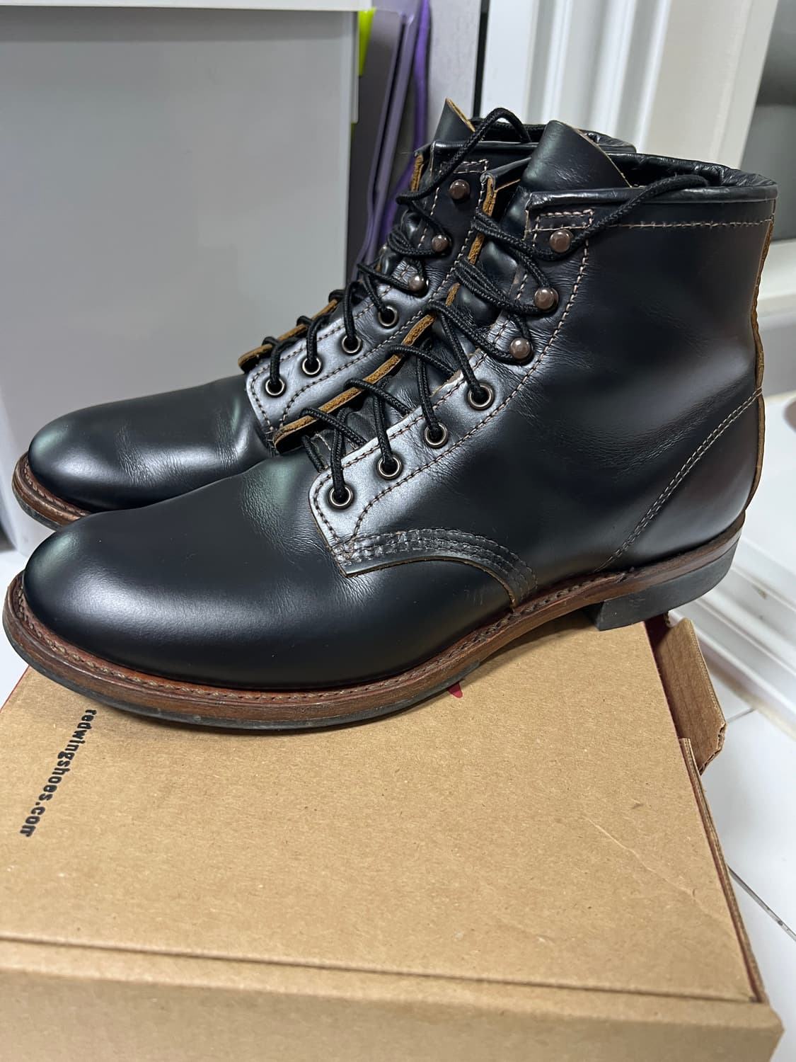 택포53) 레드윙 벡맨 플랫박스 9060 8D 260사이즈 풀박스 상품이미지1