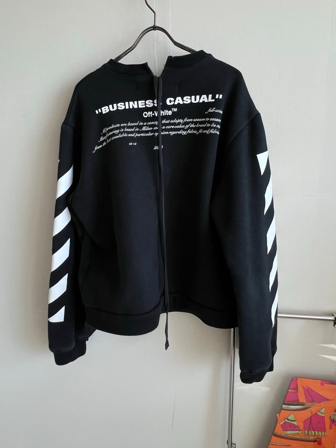 오프화이트 맨투맨 상품이미지2