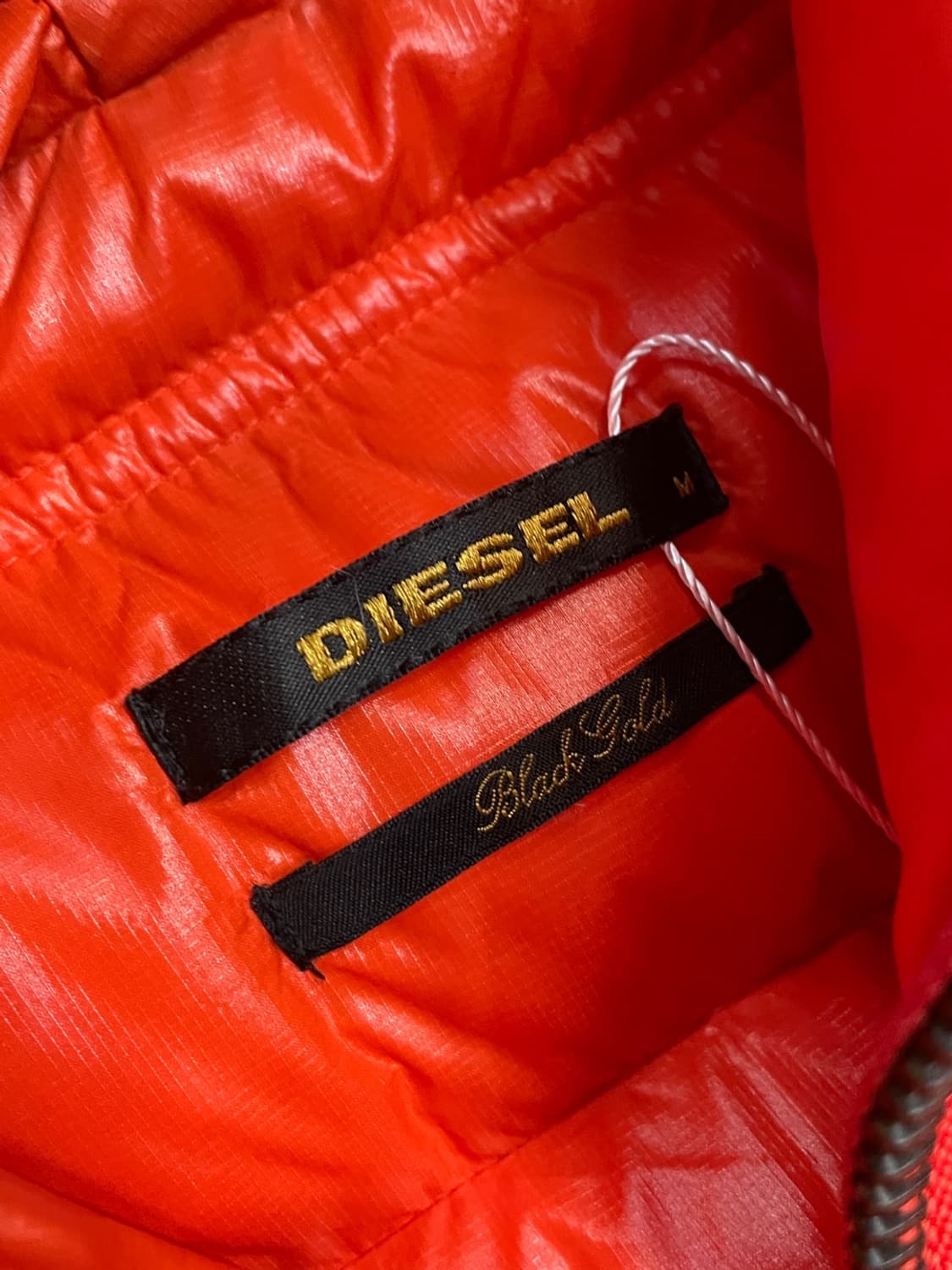 디젤 블랙 골드 라인 글로시 패딩 상품이미지8