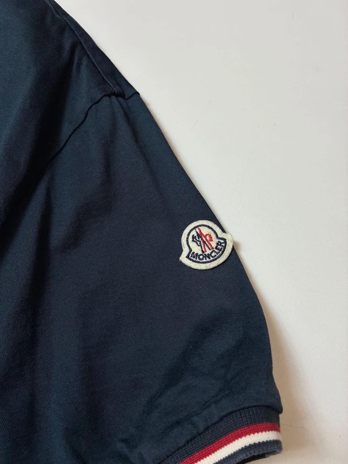 몽클레어 로고 와펜 삼선 반팔 티셔츠 PN9056 상품이미지3