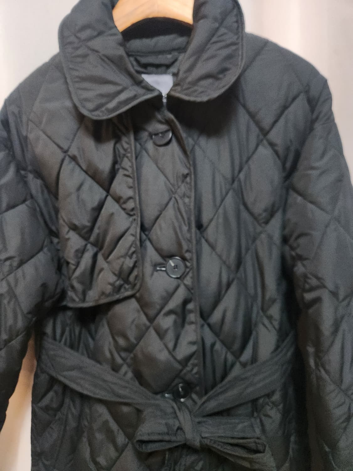 미착용급  자주 블랙 퀼팅 롱 코트 상품이미지4