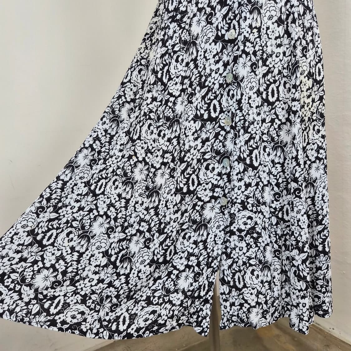 USA Dressbarn  블랙화이트 플로럴 민소매 맥시원피스 상품이미지7