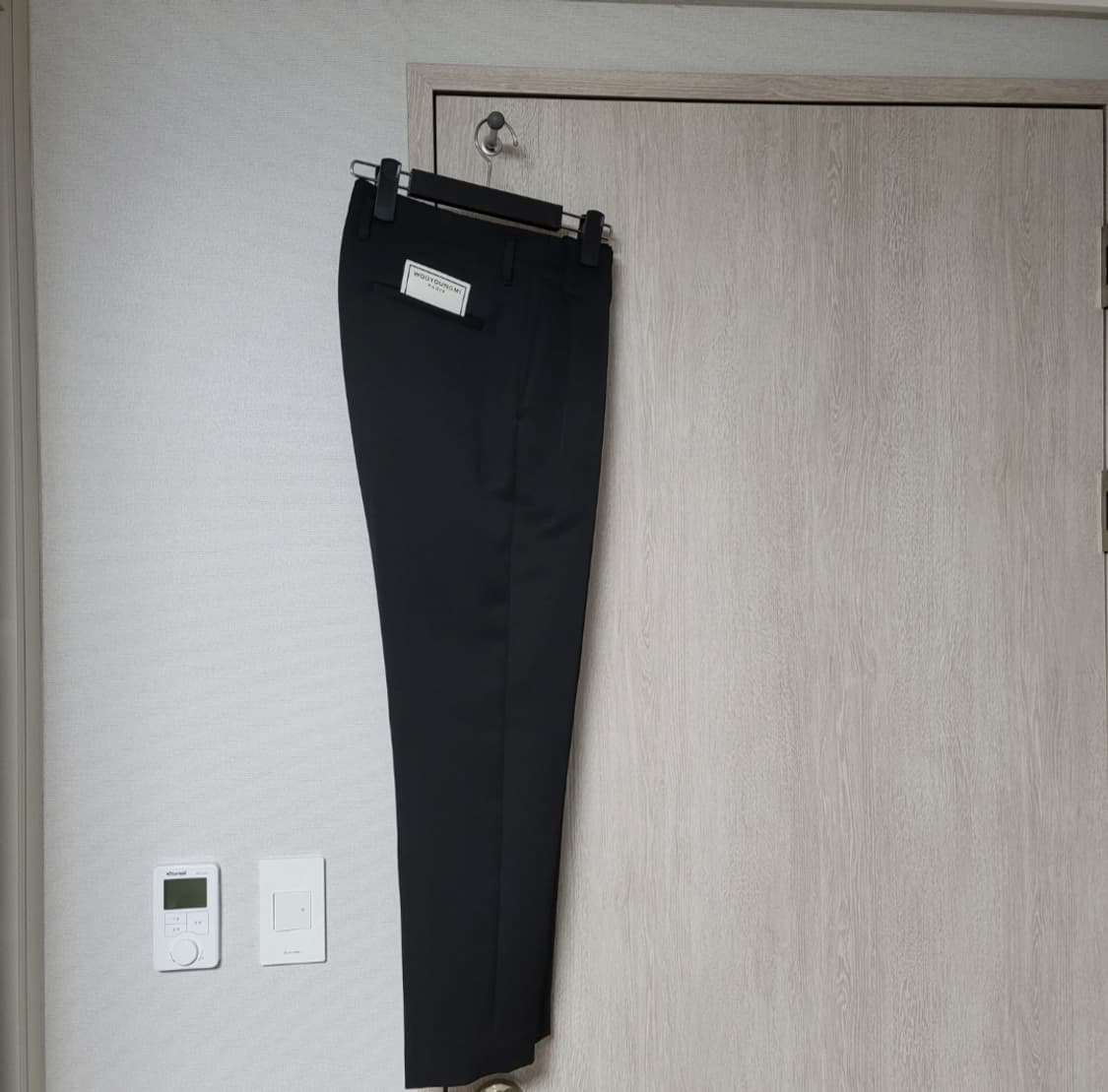 우영미 20ss 레더 패치 블랙 크롭 팬츠  상품이미지4