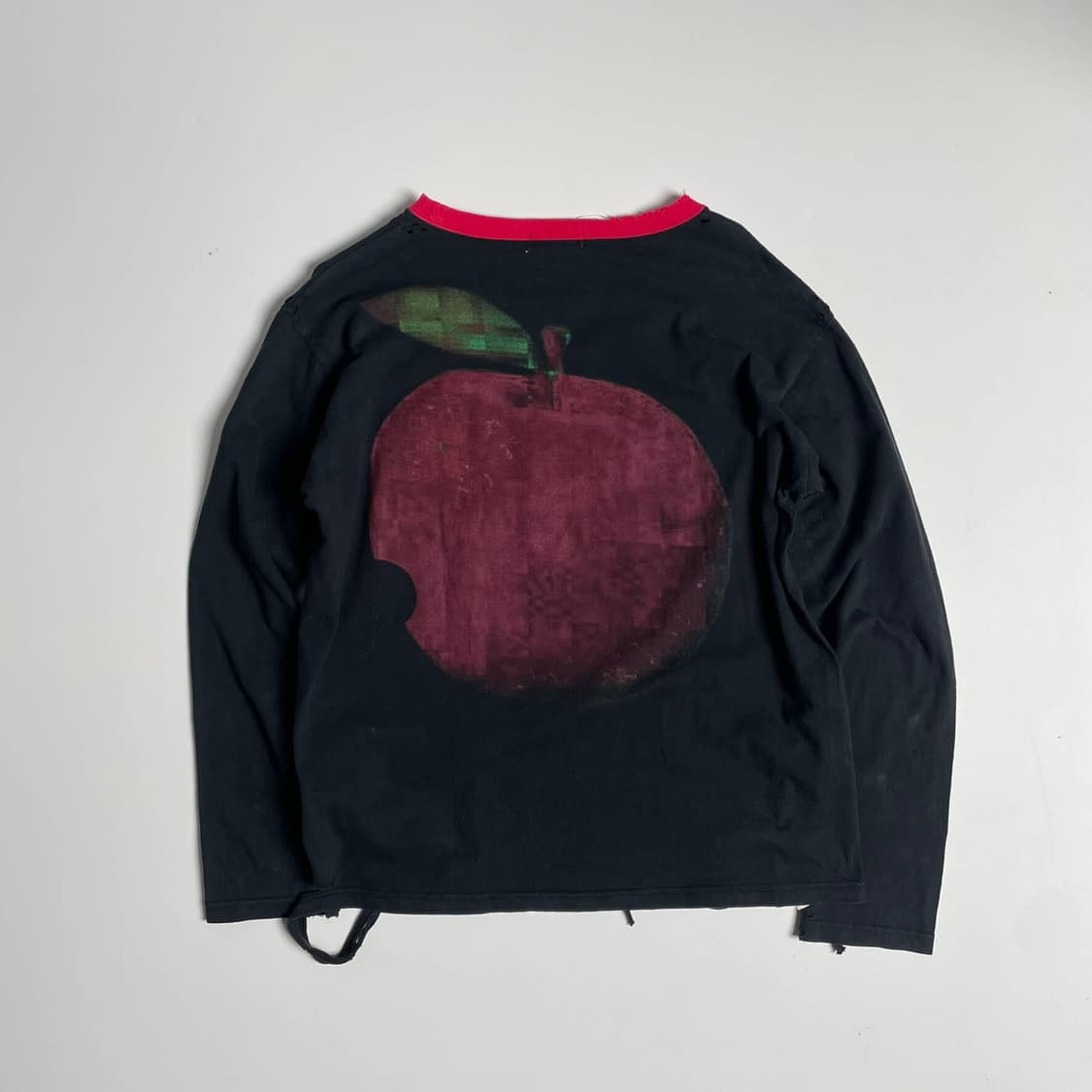 Rna slang 데미지 사과 프린트 롱 슬리브 상품이미지6