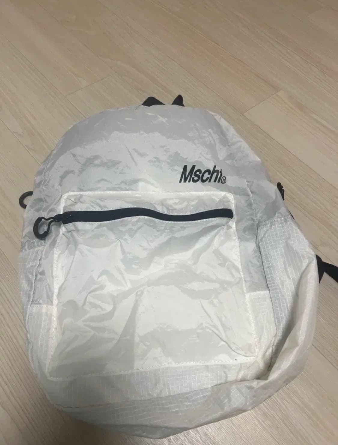 미스치프 패커블 백팩 화이트 상품이미지1