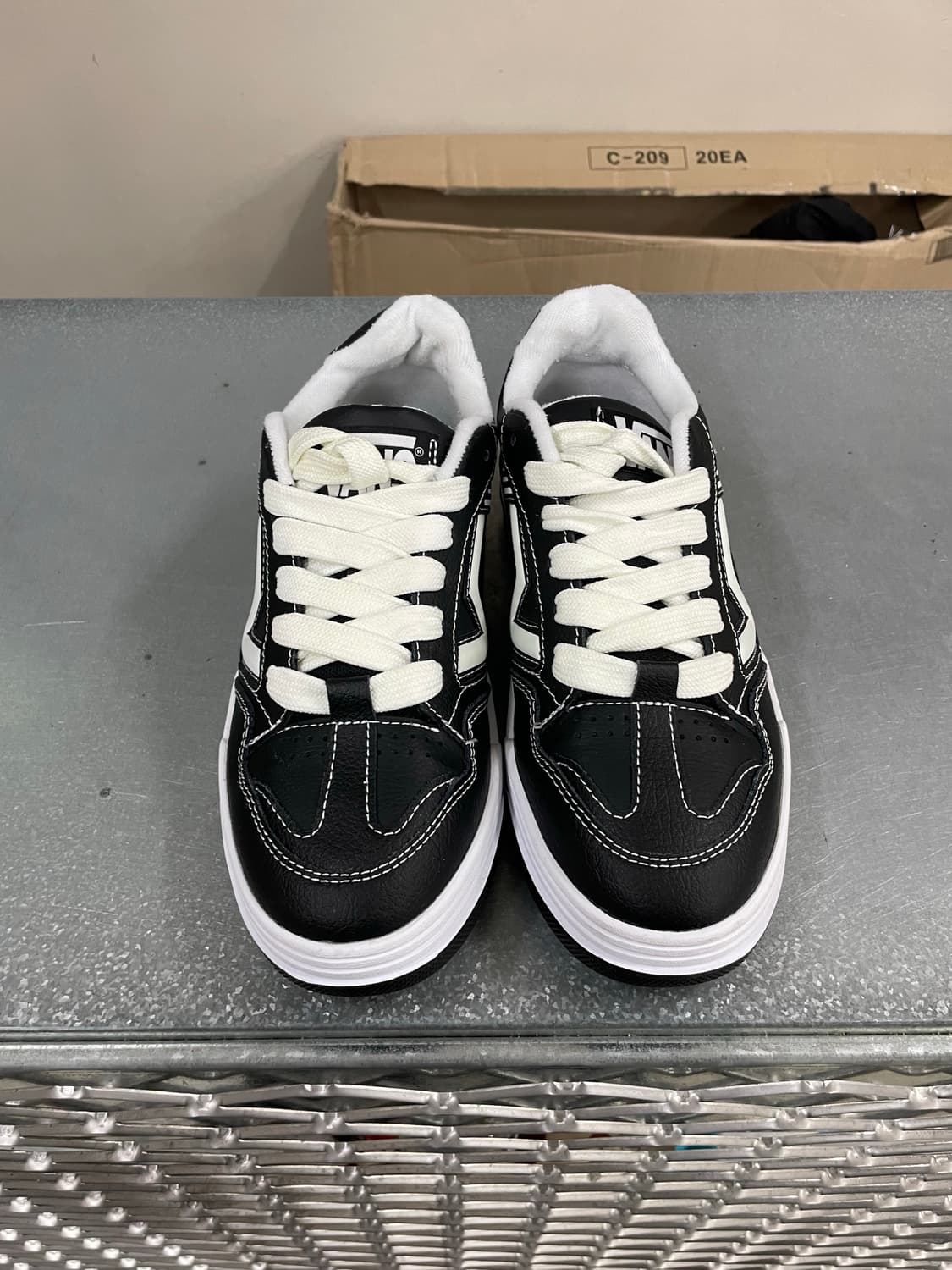 반스 업랜드 블랙 화이트 245 상품이미지5