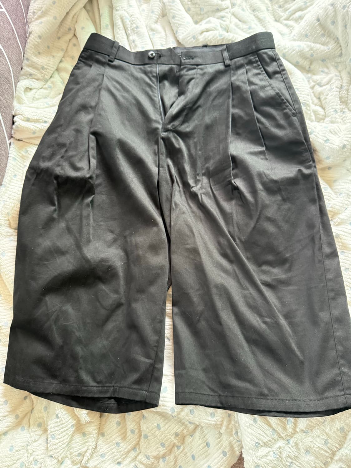 해칭룸 투 플리츠 쇼츠 블랙 3사이즈 상품이미지3