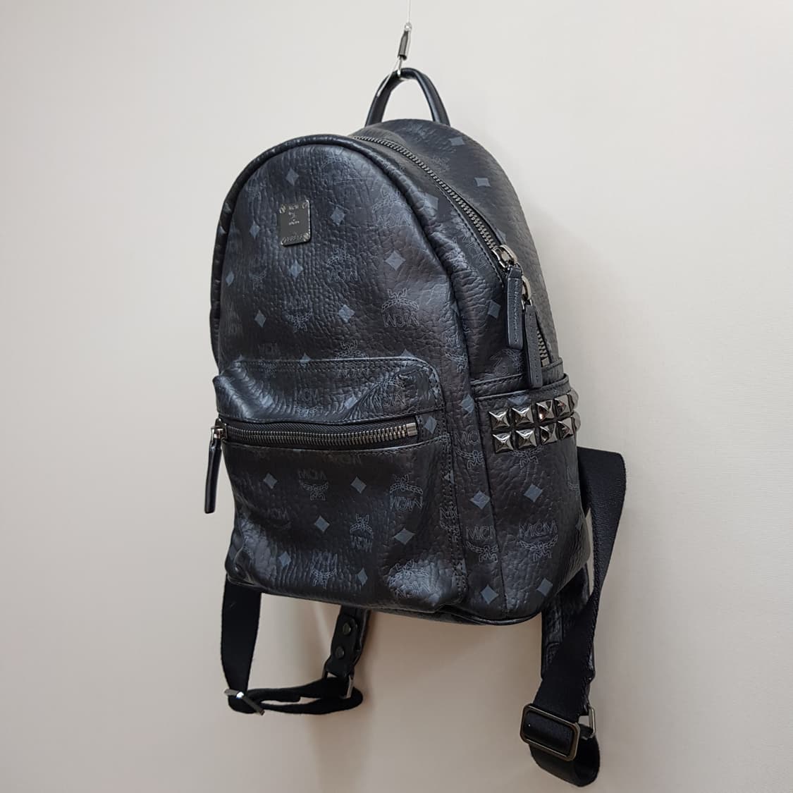 MCM 비세토스 미니 레더 스터드 백팩 상품이미지3