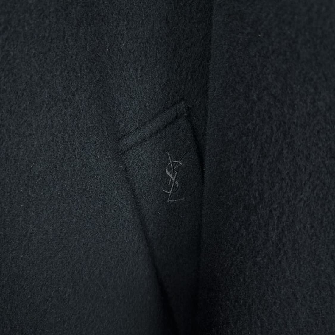 [입생로랑] 로고 자수 빈티지 오버핏 코트 블랙 P01458 상품이미지6