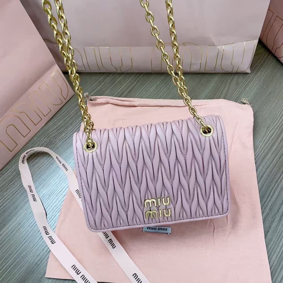 미우 미우 마테라쎄 나파 가죽 미니백 상품이미지3