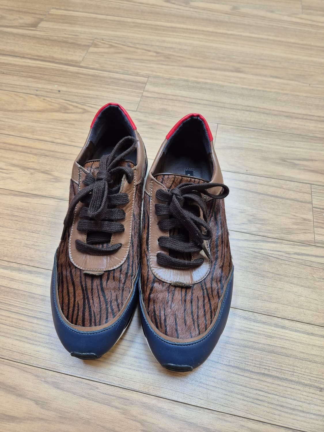 신발 상세 사진 꼭 확인해주세요. 미샤 여성 운동화 240사이즈입니다.  상품이미지1