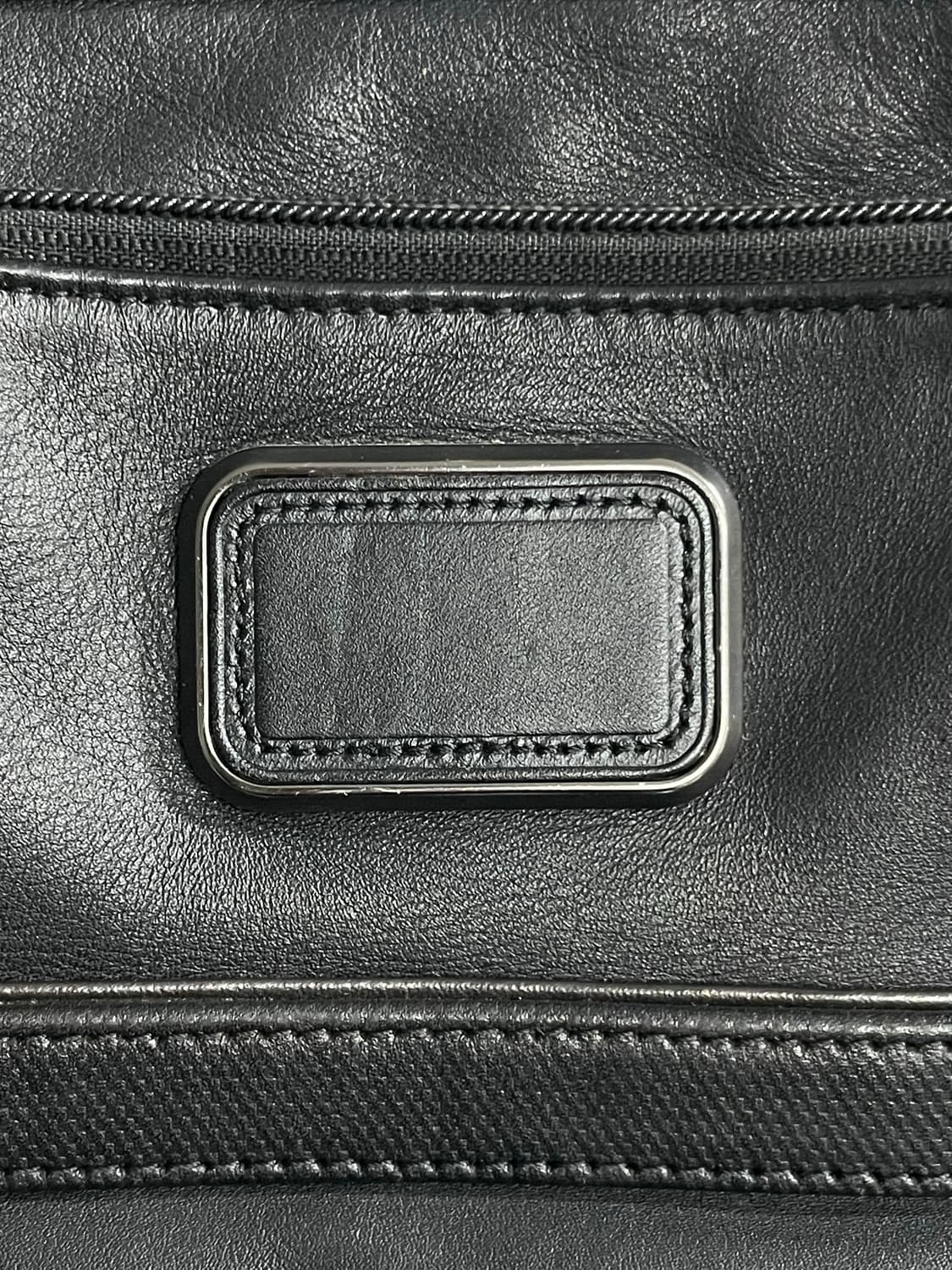 투미 알파3 티패스 가죽 백팩 블랙 상품이미지3