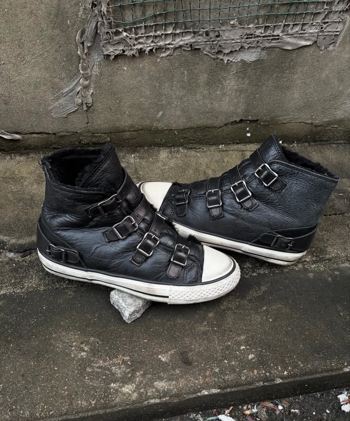 Ash Fur Detail Buckle Shoes 상품이미지1