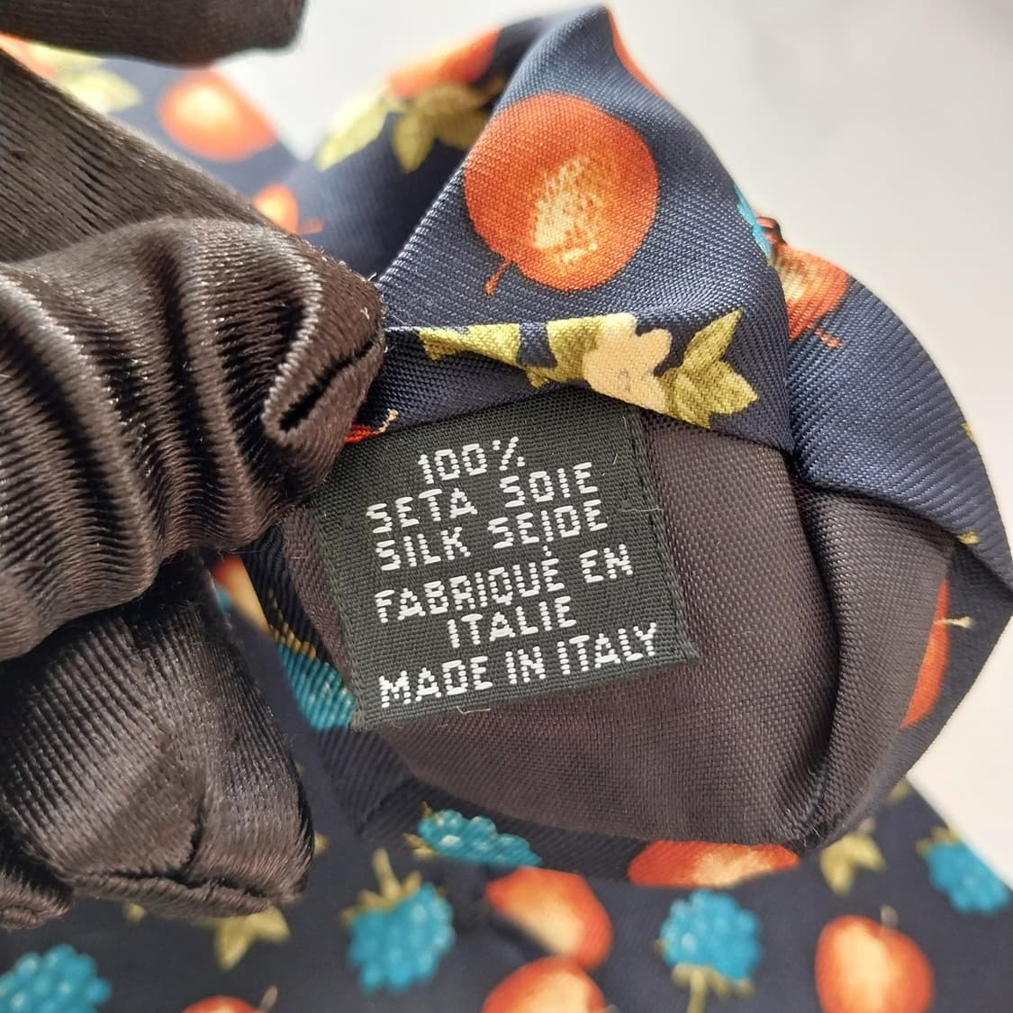 트루사르디 실크 네이비 과일 패턴 넥타이 9.5cm A+등급  K1417 상품이미지10