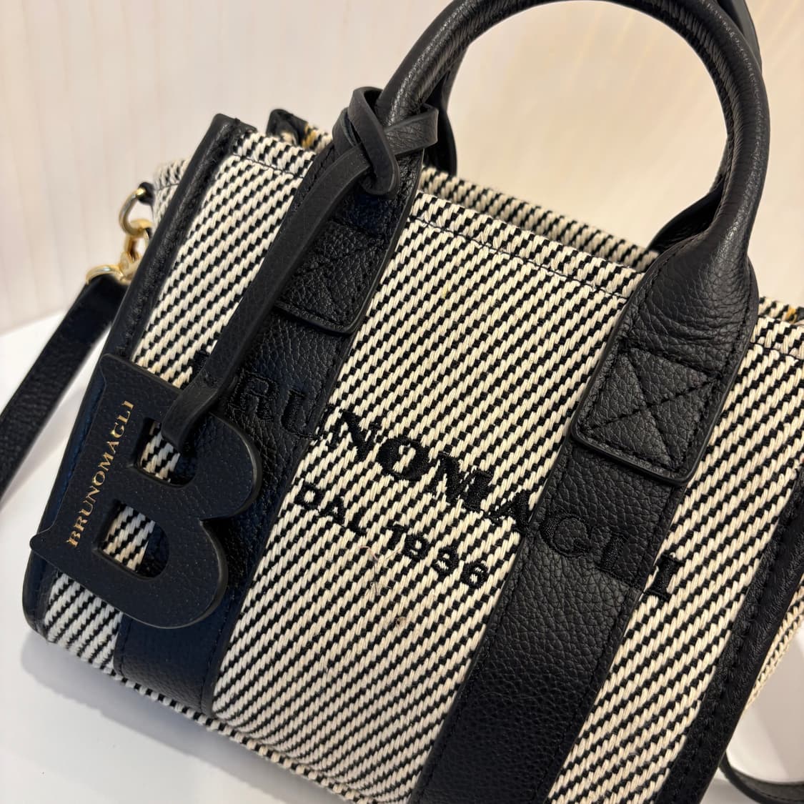 정품 브루노말리 캔버스 크로스백     상품이미지4