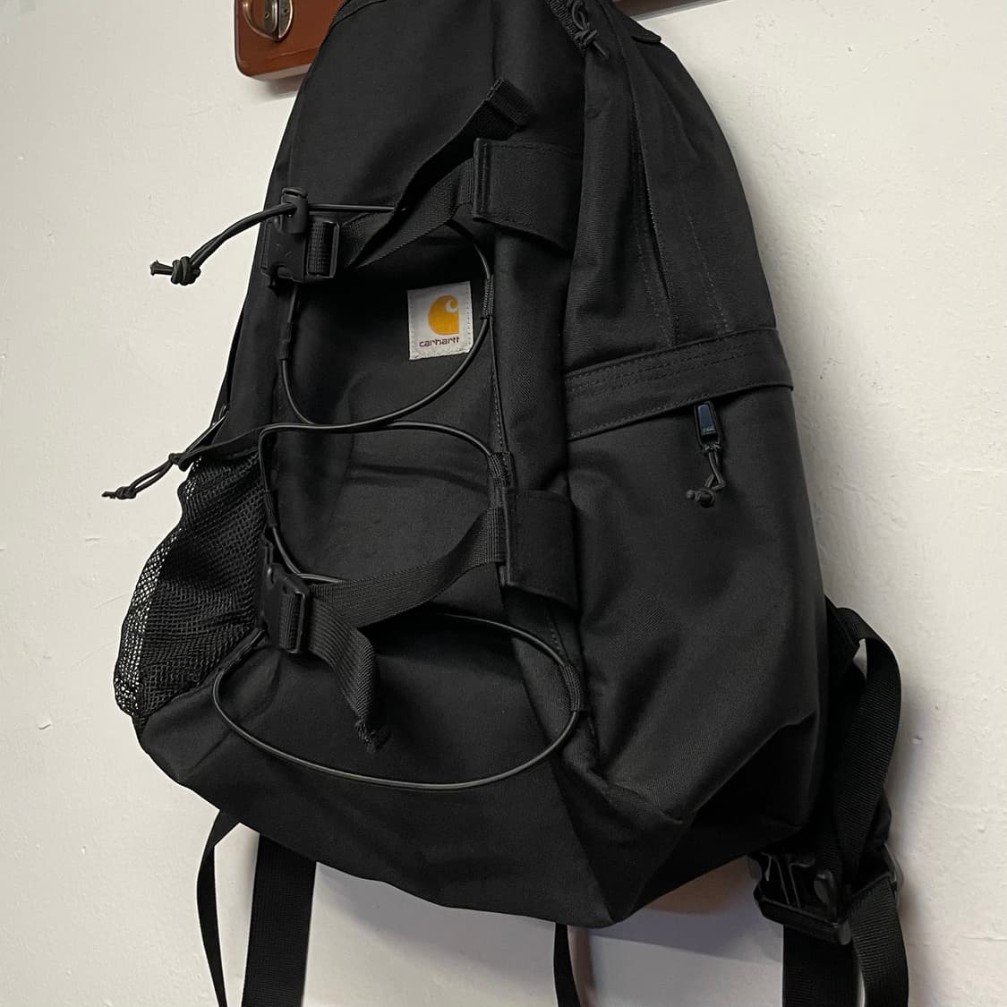 칼하트 킥플립 블랙 백팩   상품이미지2