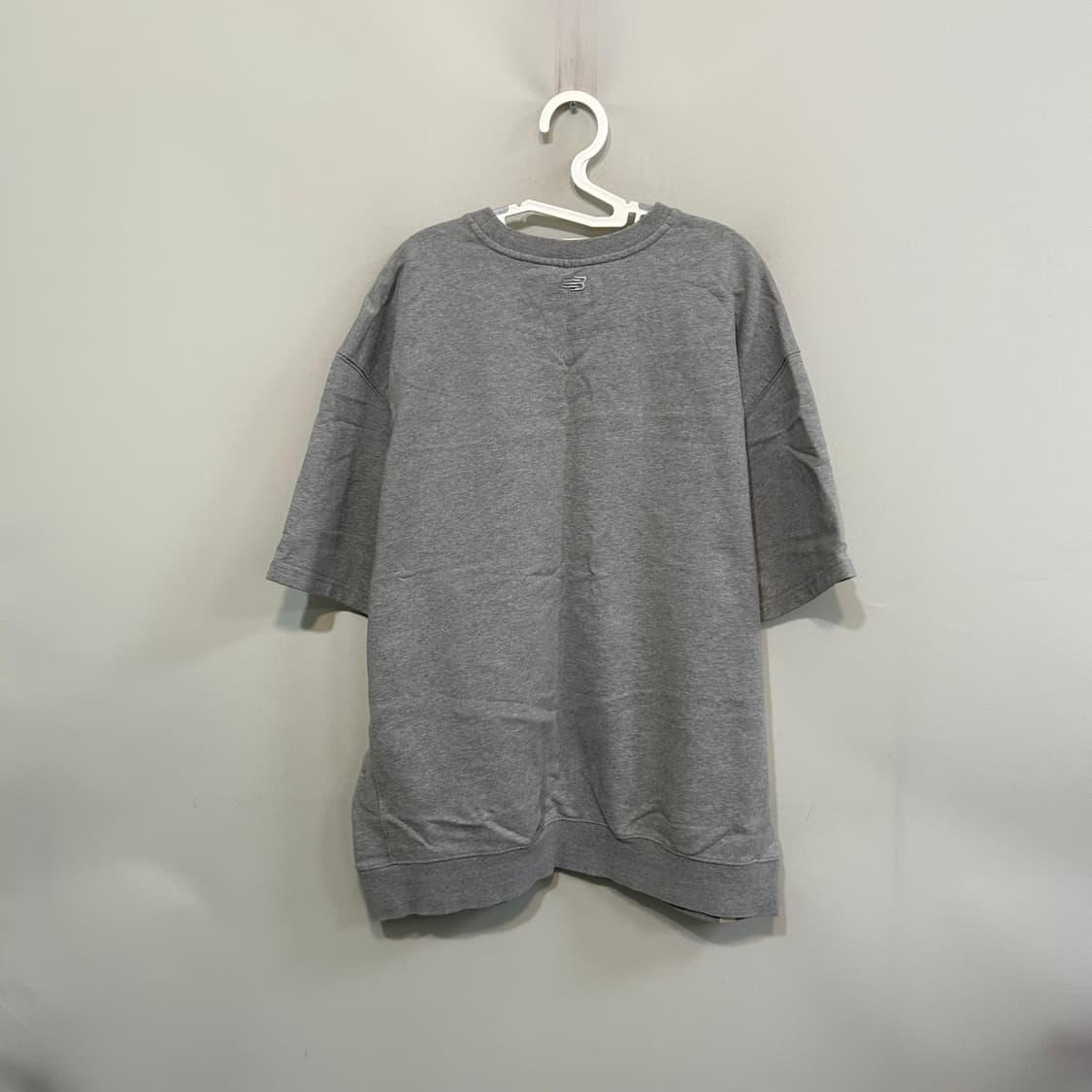 뉴발란스 남성 프린팅 그레이 반팔 맨투맨 110 상품이미지3