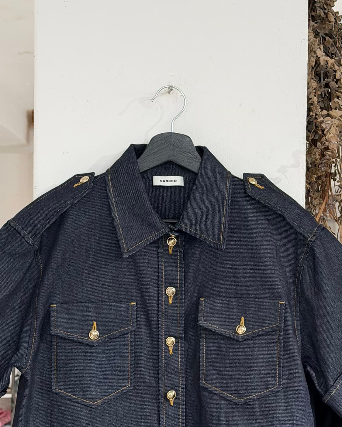 산드로 다크데님 포켓 크롭 하프 셔츠 상품이미지4