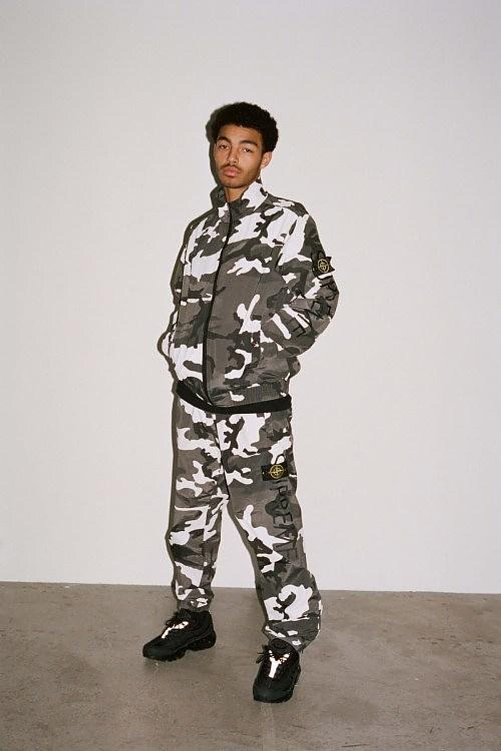 스캇 슈프림 X 스톤아일랜드 16 카모 나일론 메탈 트랙 팬츠 상품이미지1