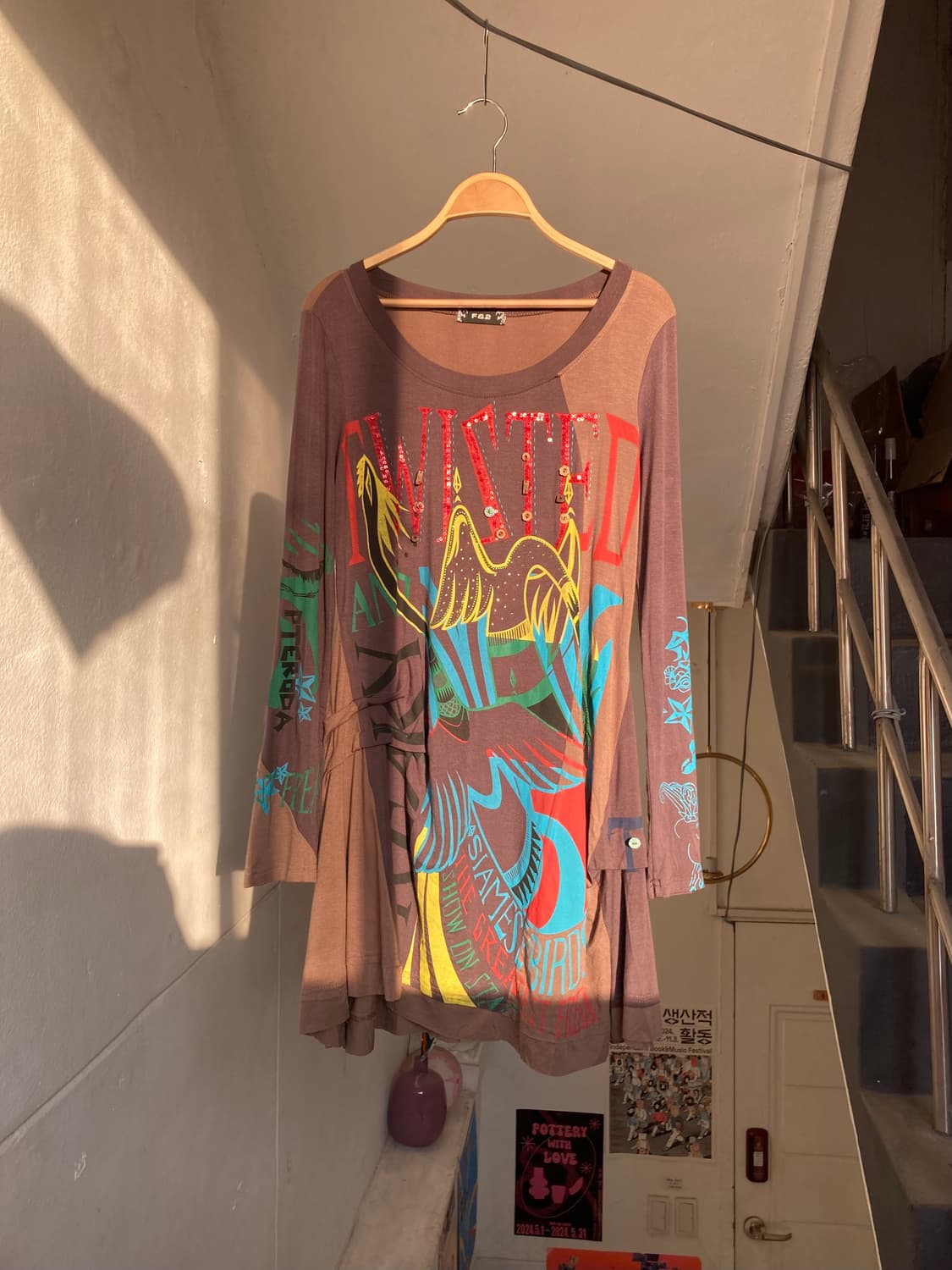 빈티지 디테일 가득 언발 티셔츠 상품이미지1