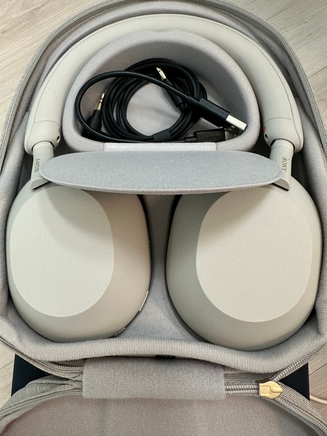 소니 WH-1000XM5 실버 헤드폰 상품이미지3