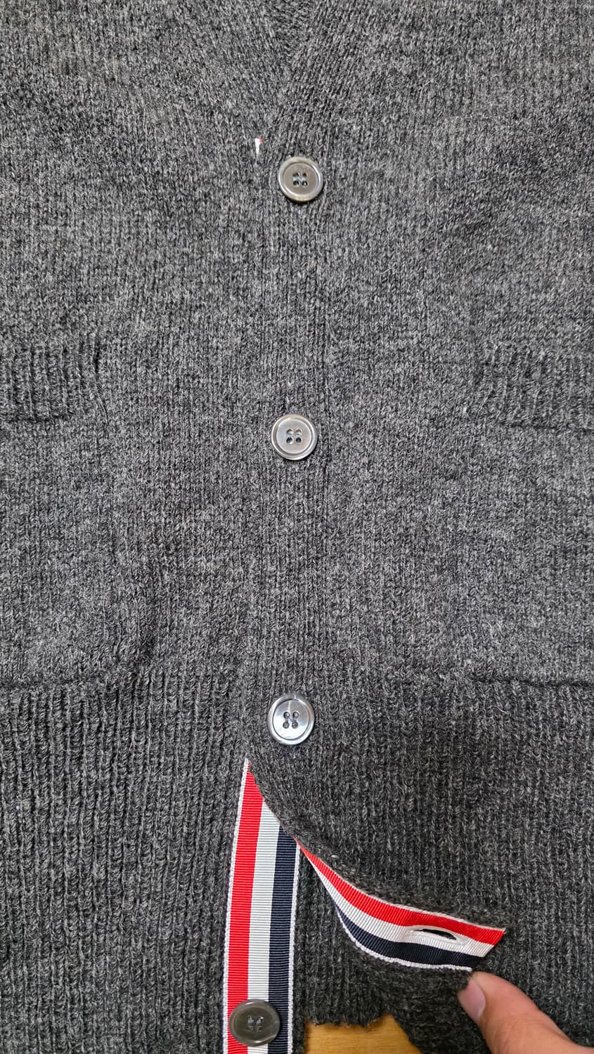 [새상품급,4]톰브라운 셰틀랜드 가디건 그레이 상품이미지4