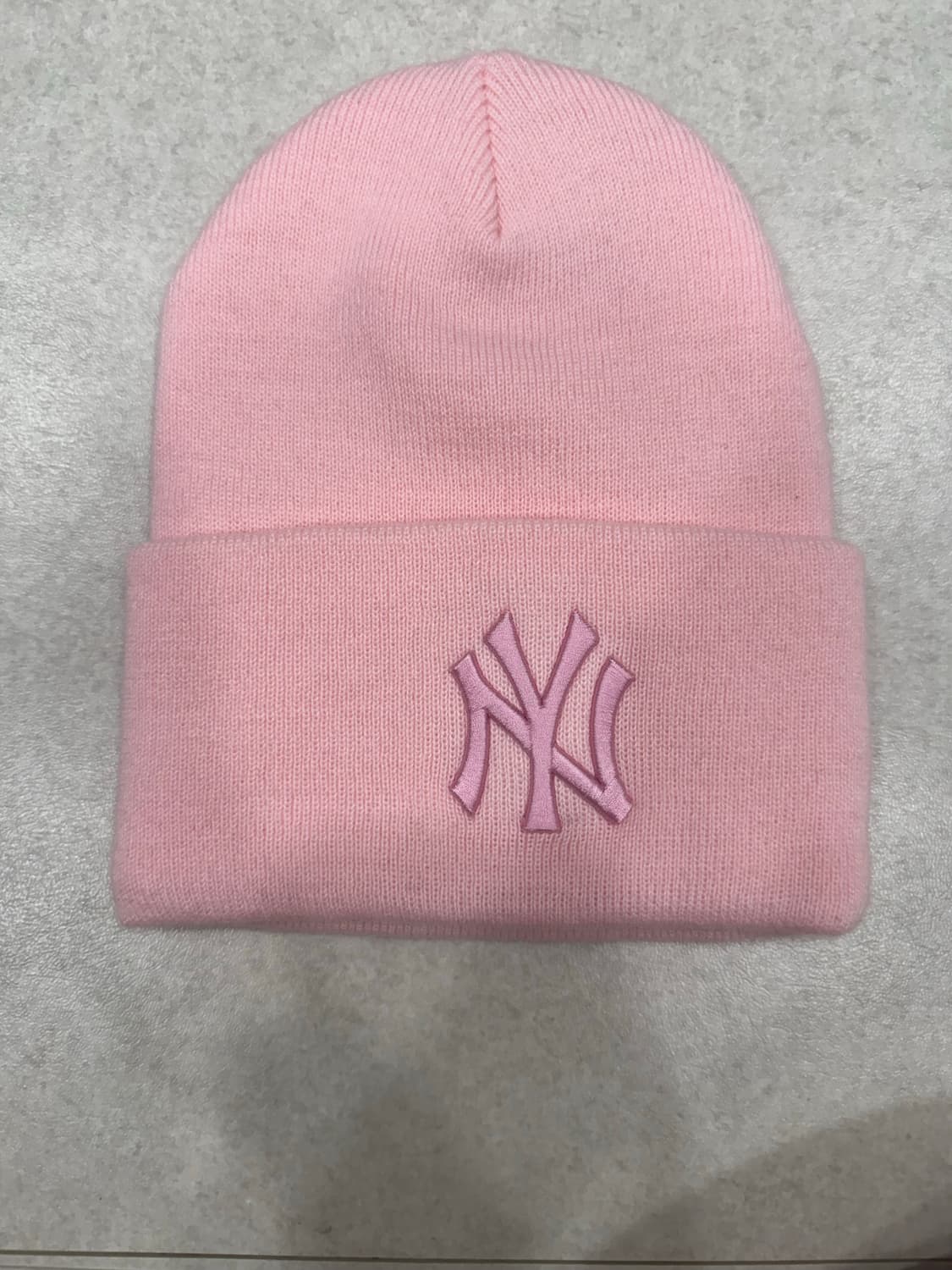 뉴에라 핑크 비니 상품이미지1