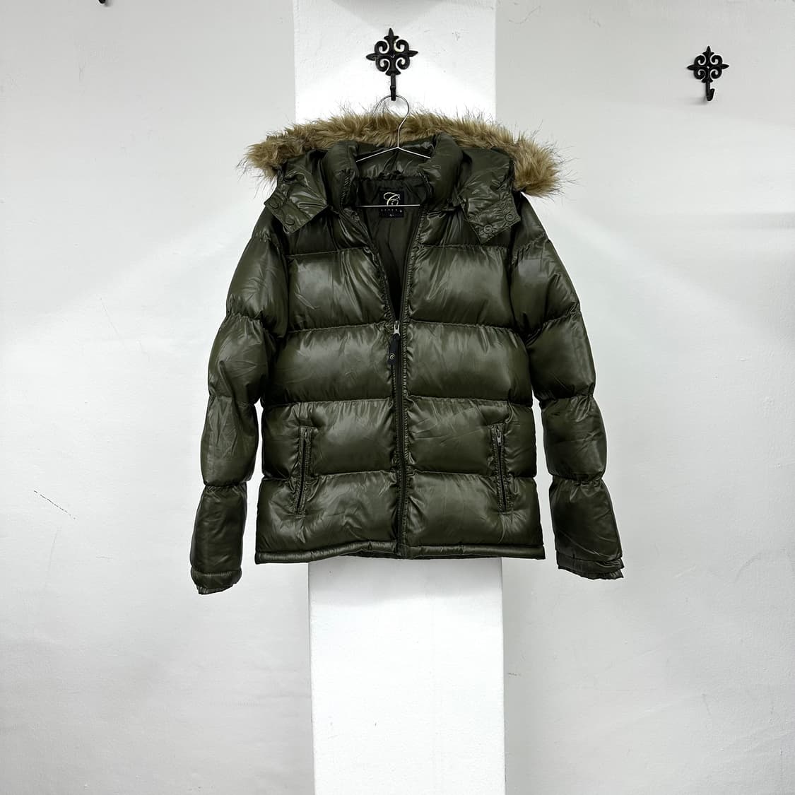 Khaki glossy down jacket 상품이미지1