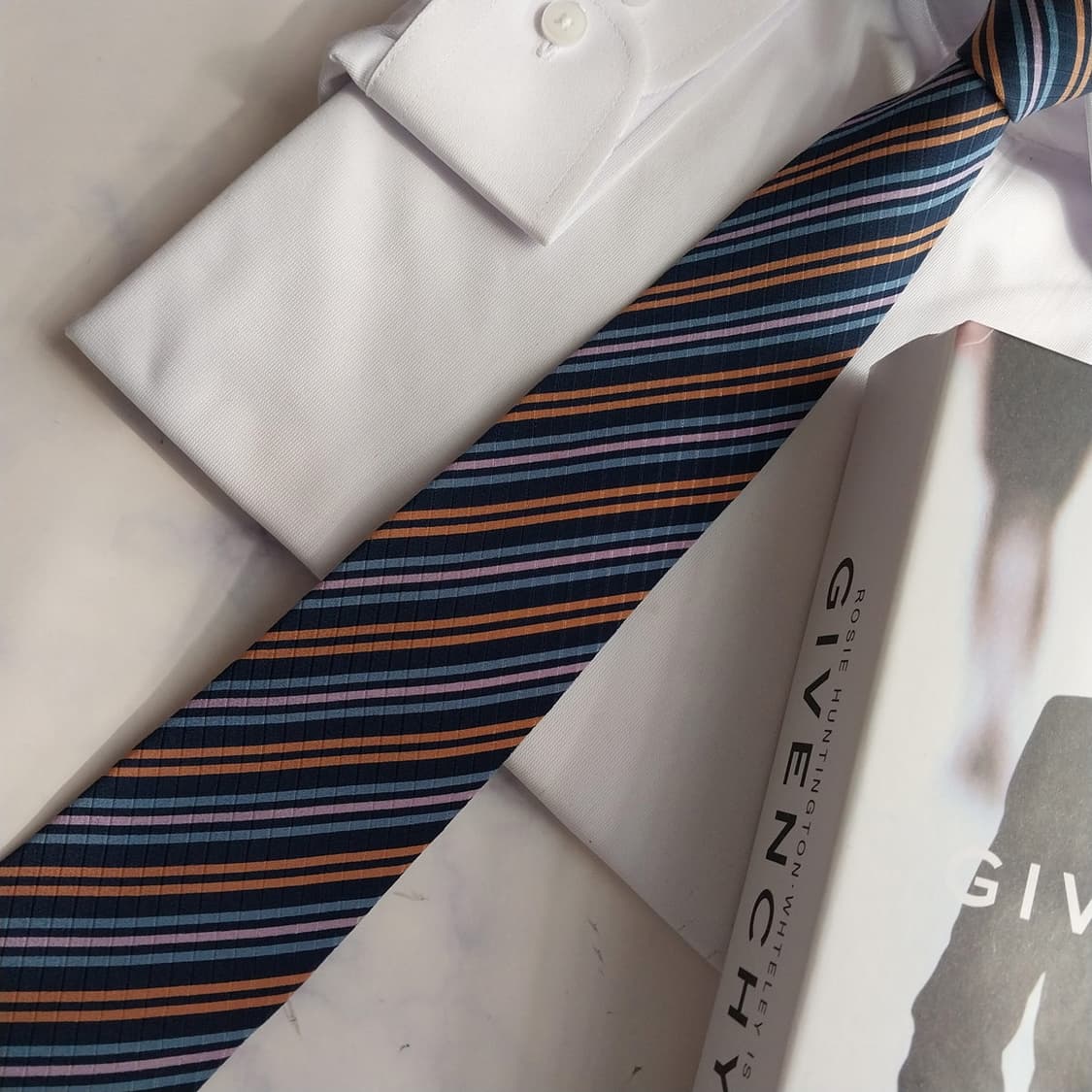 지방시 실크 네이비 스트라이프 넥타이 7.9cm A+~A등급 K2438
 상품이미지5