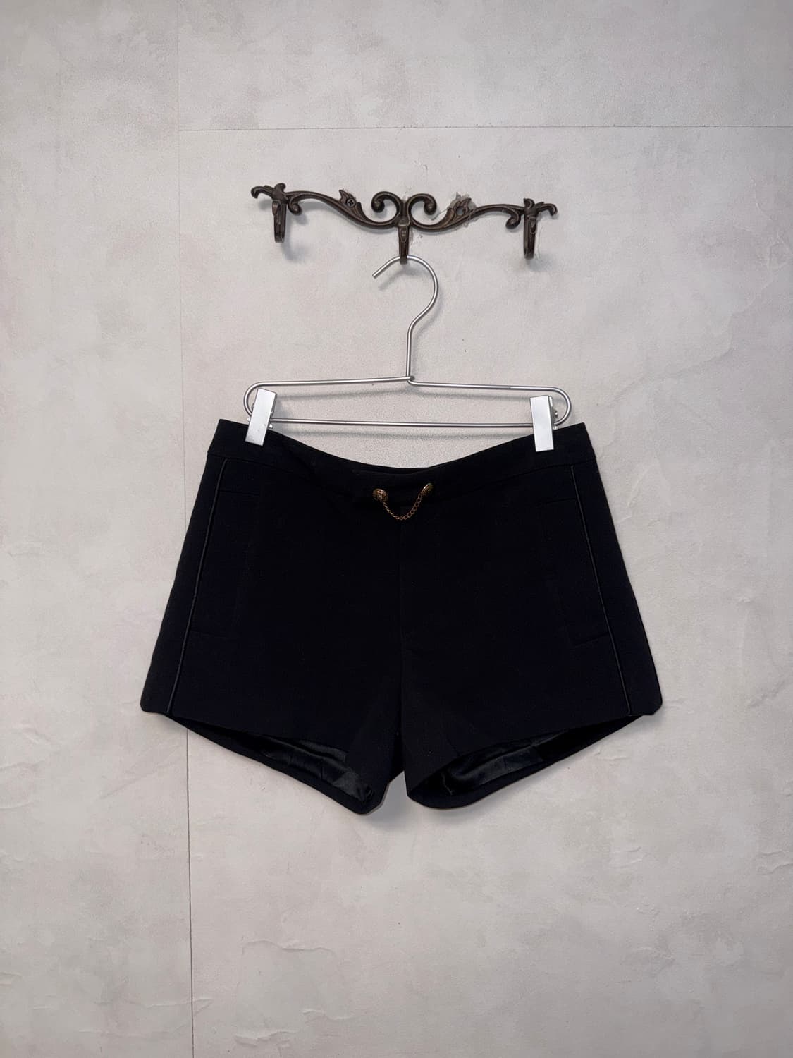 Juicy Couture black chain button shorts 상품이미지1