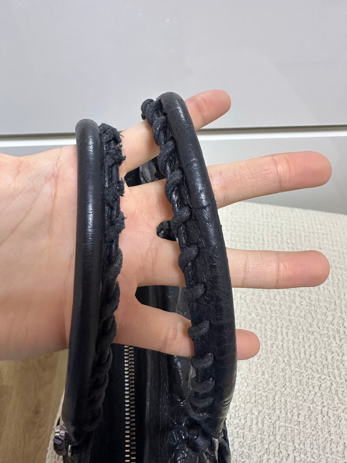 발렌시아가 시티모터백 스몰 블랙 은장 상품이미지6