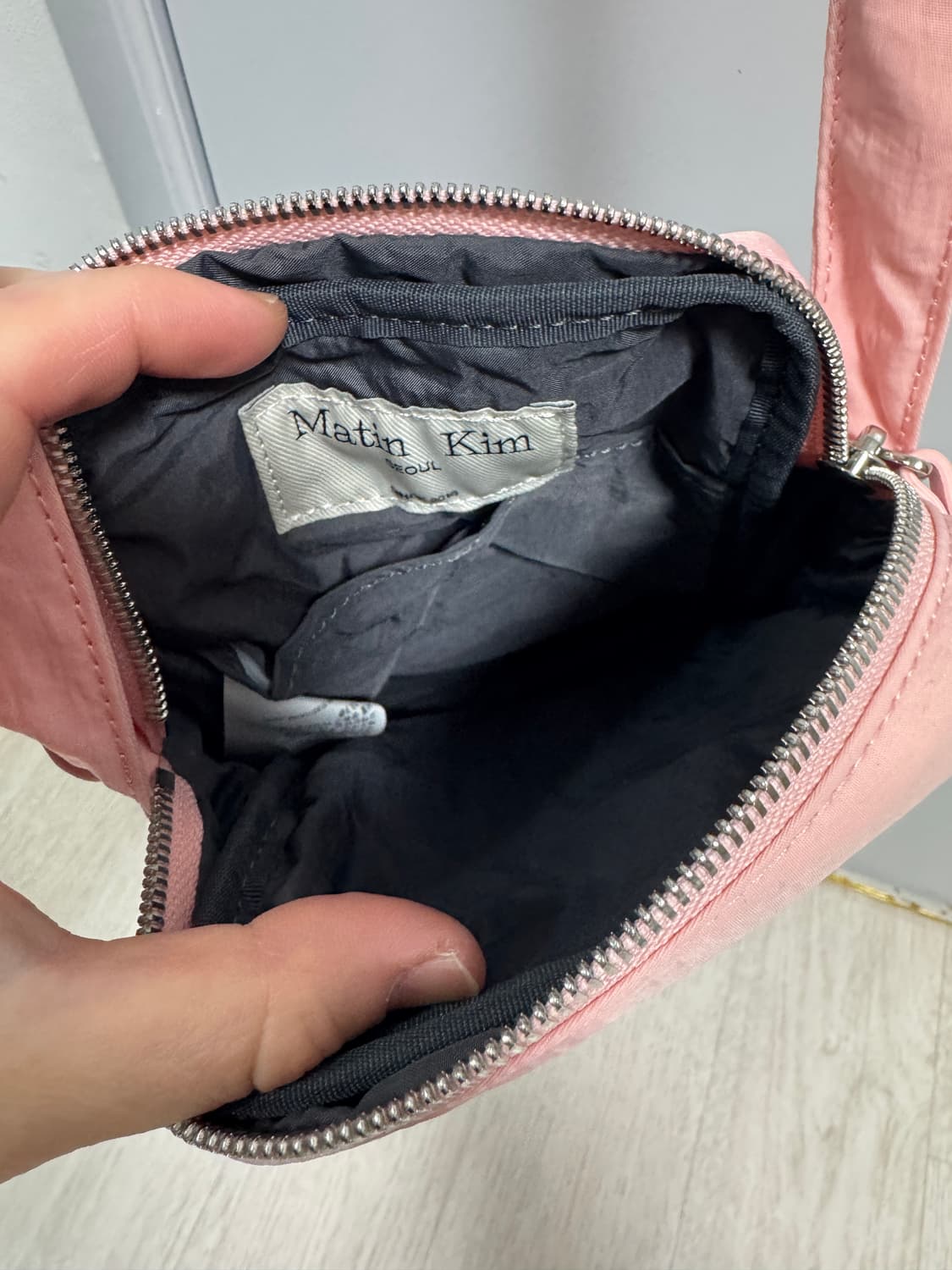 마뗑킴 카고 크로스 미니백 핑크 상품이미지5