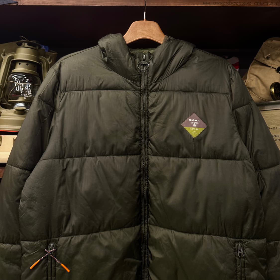 Barbour 바버 BEACON 등대 로고 클래식 푸퍼 경량 패딩 상품이미지3