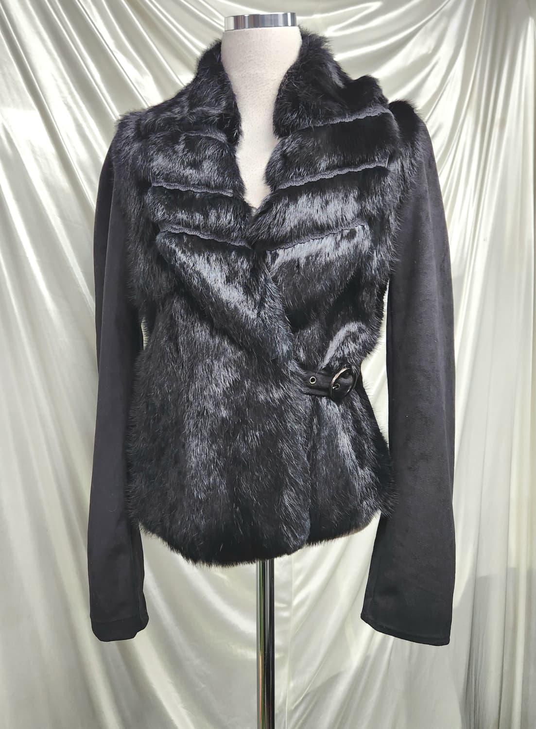 Black Fur Short Jacket ✦ 허리 슬림라인 실루엣
 상품이미지1
