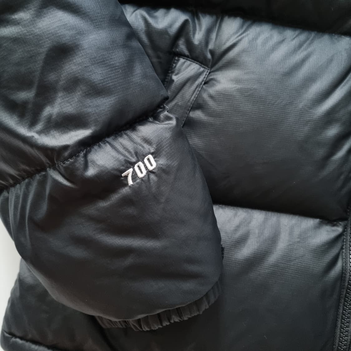 노스페이스 눕시 700 패딩 블랙  상품이미지4