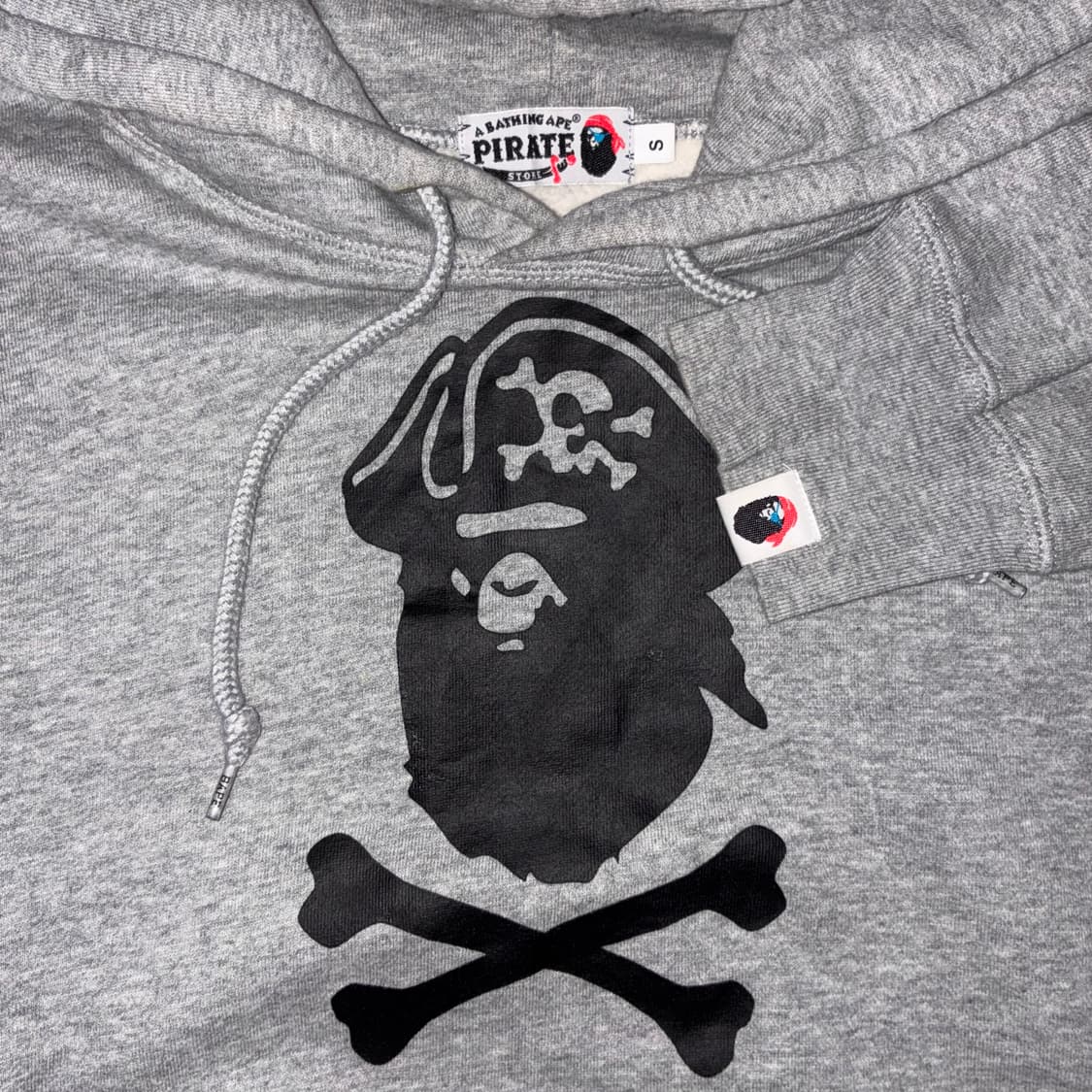 베이프 피라테 스토어 후디 상품이미지2