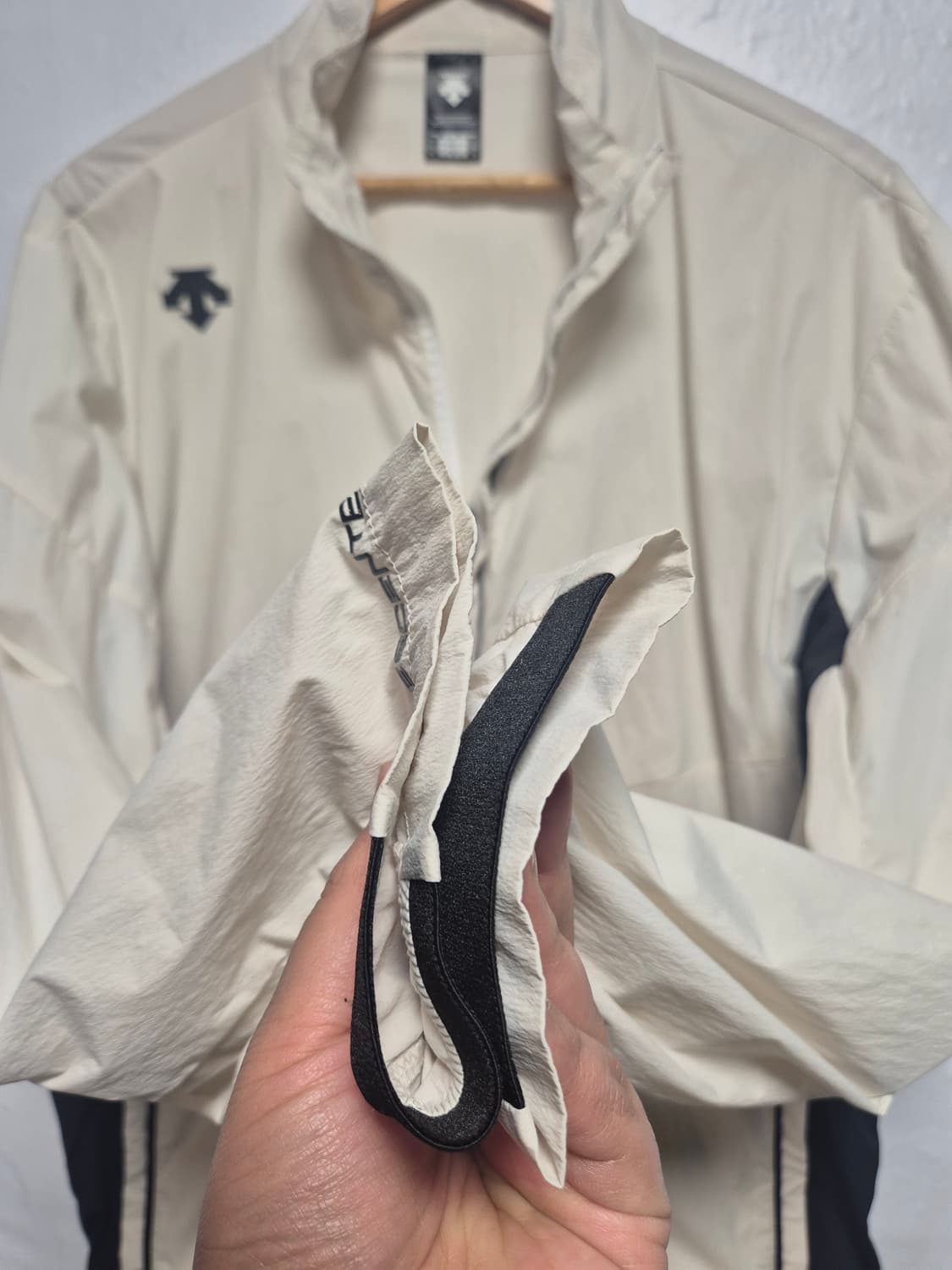 데상트 아이보리/블랙 바람막이 집업 자켓 XL105사이즈(상태A급) 상품이미지5