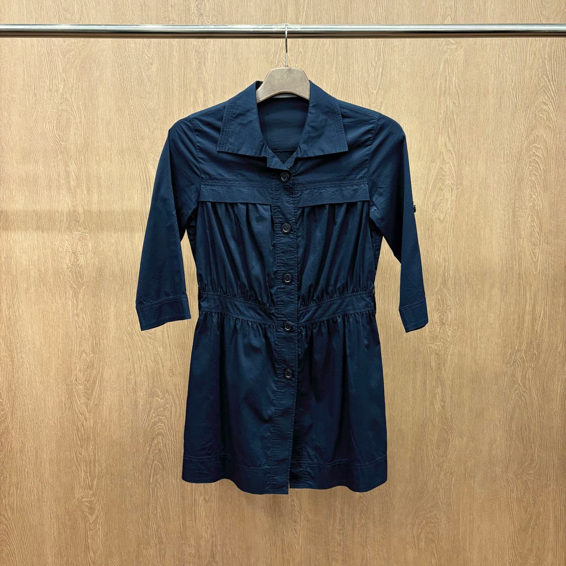 꾸레쥬 7부 클래식 카라 미니 원피스 플랩 포켓 디테일 A라인 블랙 상품이미지2