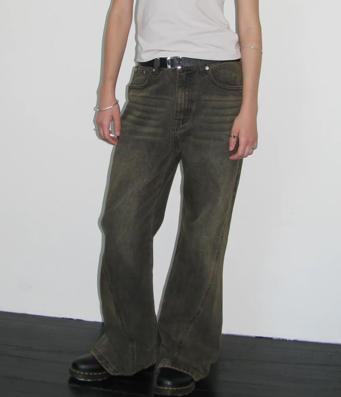 밀로우먼 커브드 진 워시드 브라운 상품이미지1