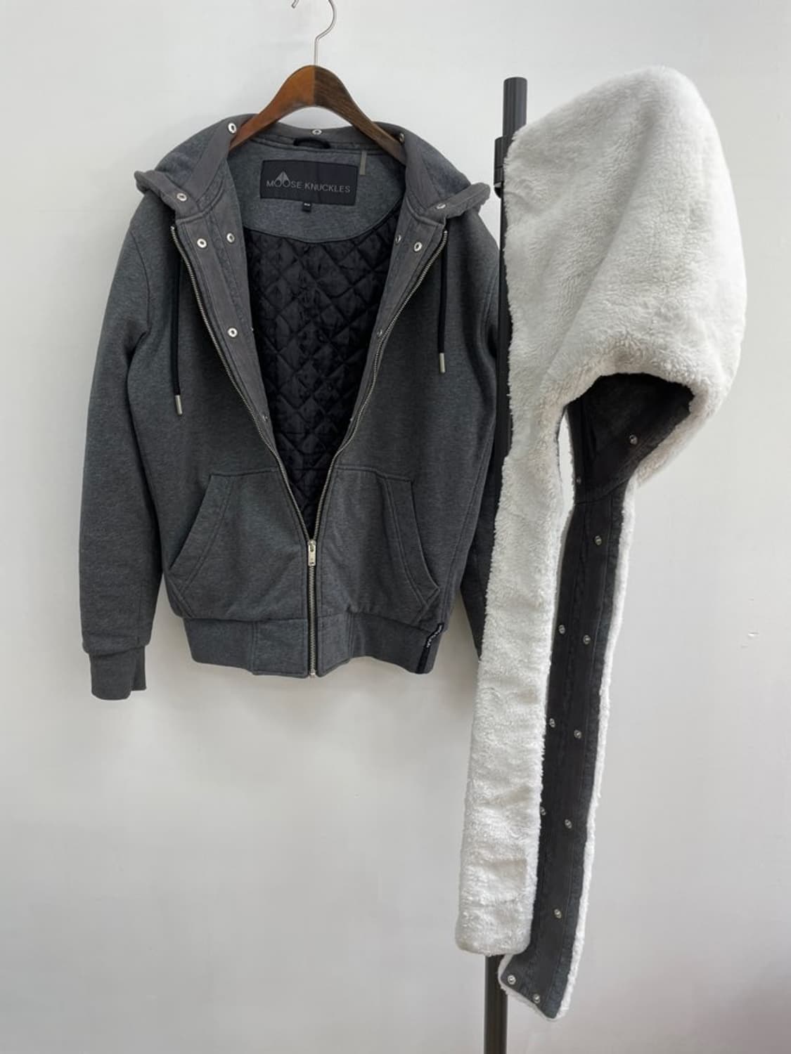 무스너클 매장판 정품 21년 버니스웨터 그레이 상품이미지4