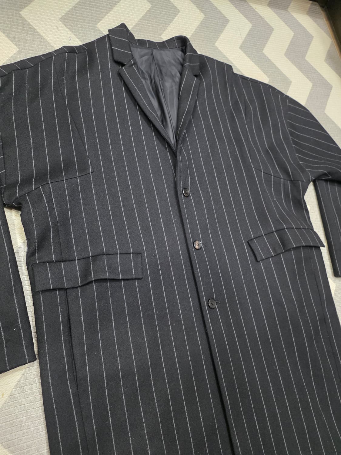 준지 핀스트라이프 오버핏 울 롱코트 46 (정가 139만원) 상품이미지3