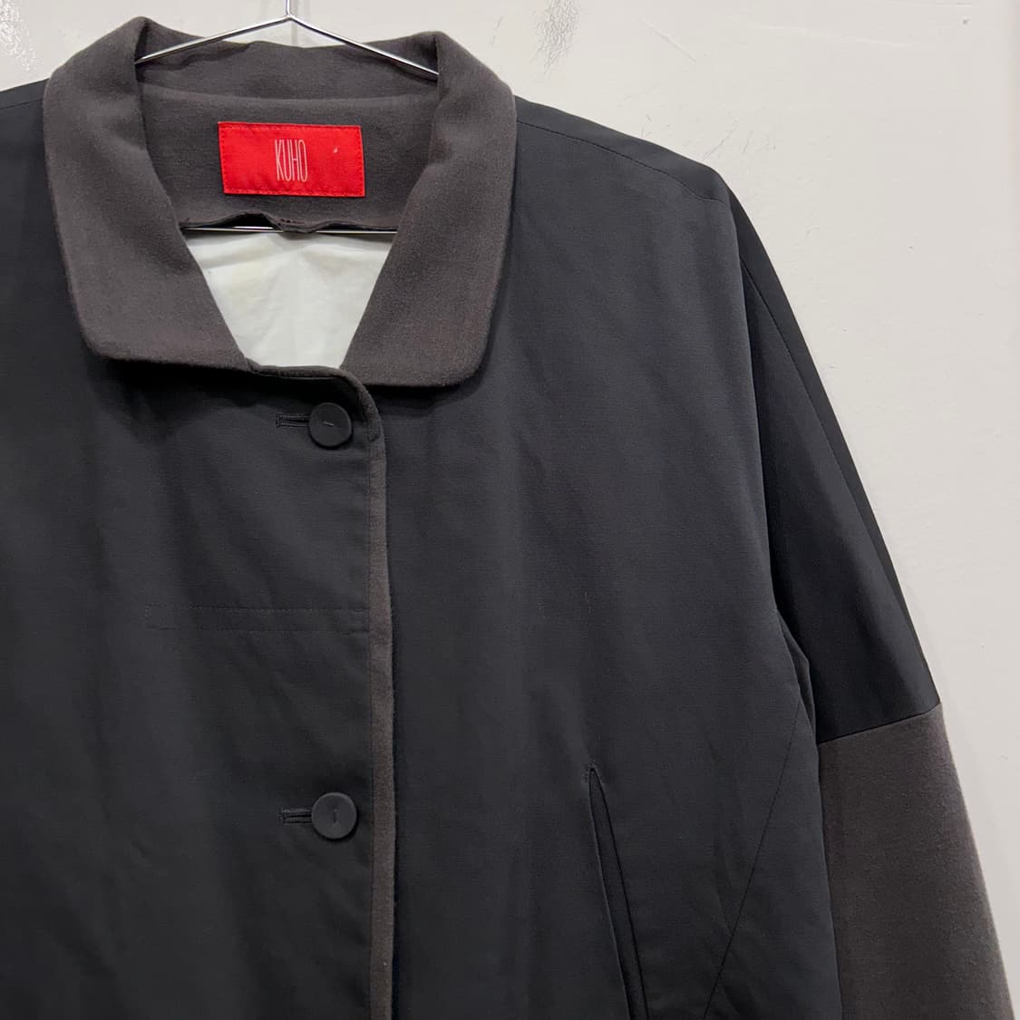 구호 코튼 배색 쓰리버튼 나일론 코트 상품이미지1