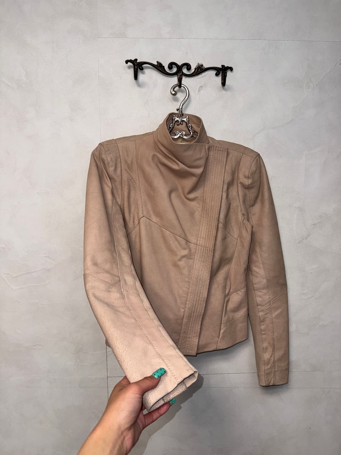 Maje pink lamb skin suede high neck jk 상품이미지5