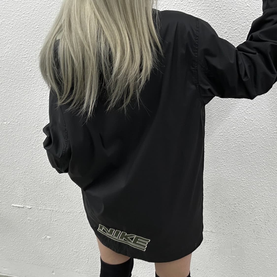 나이키 화이트로고 반집업 바람막이 상품이미지2