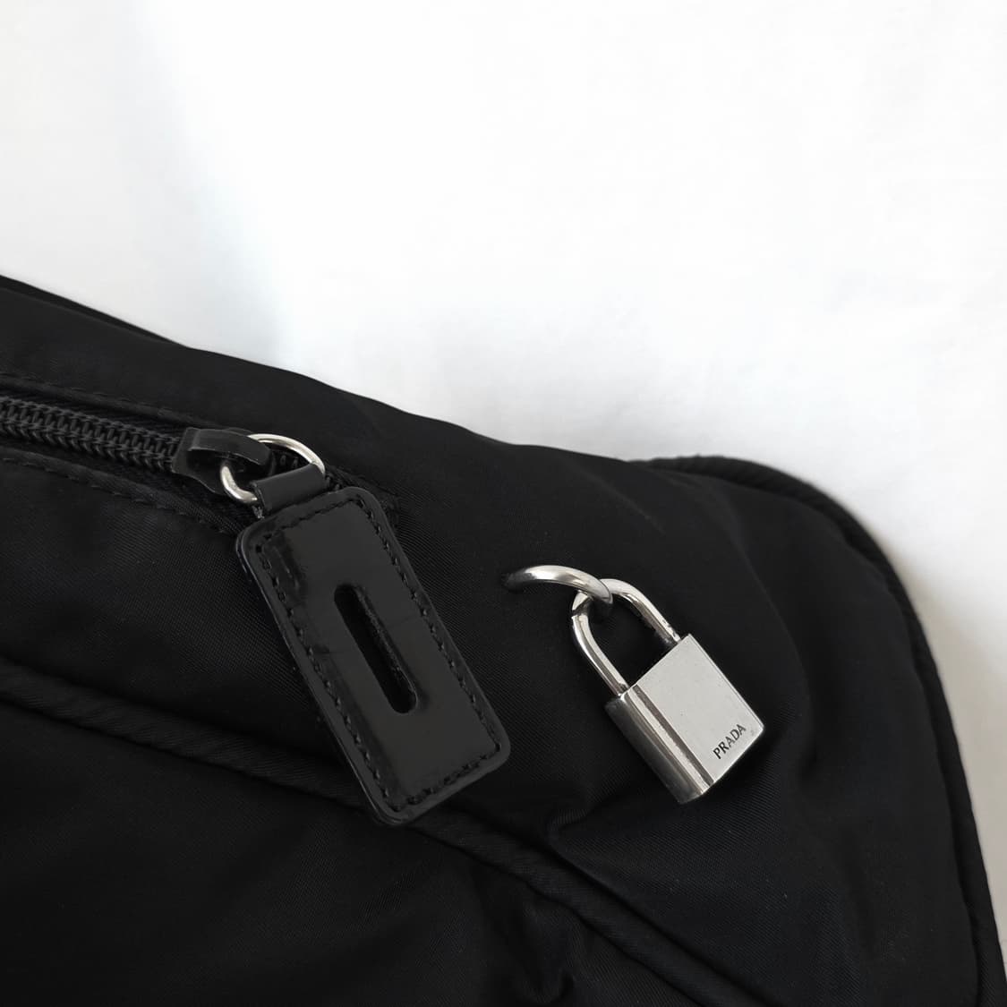 [정품 PRADA] 프라다 포코노 나일론 숄더백 호보백 상품이미지3