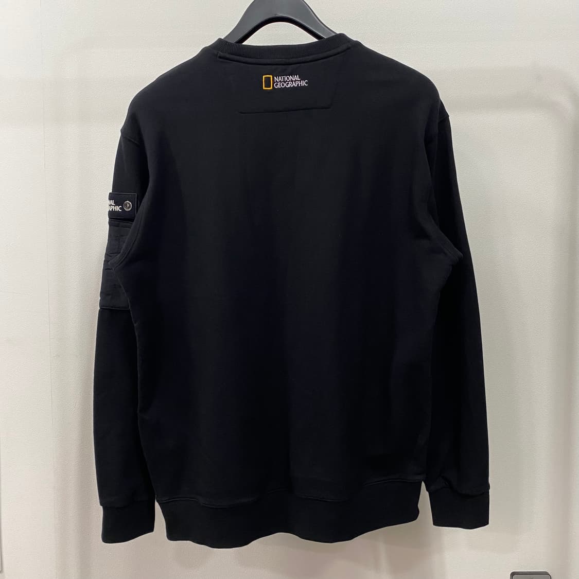 내셔널지오그래픽 암포켓 와펜 맨투맨 상품이미지2