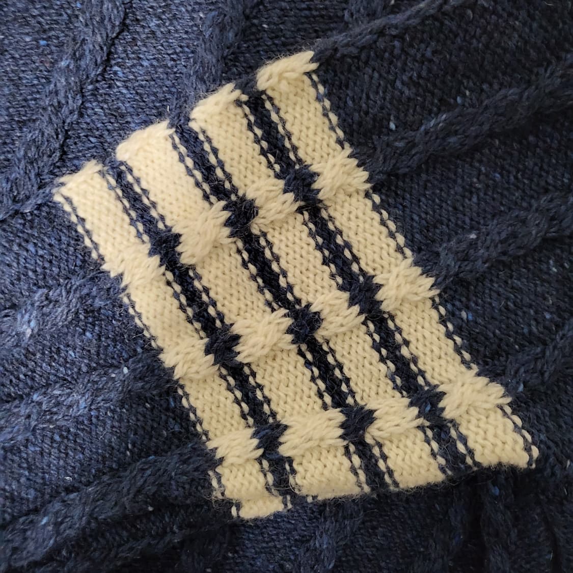 [신형] 2 / 톰브라운 사선완장 도네갈 케이블 니트 상품이미지3