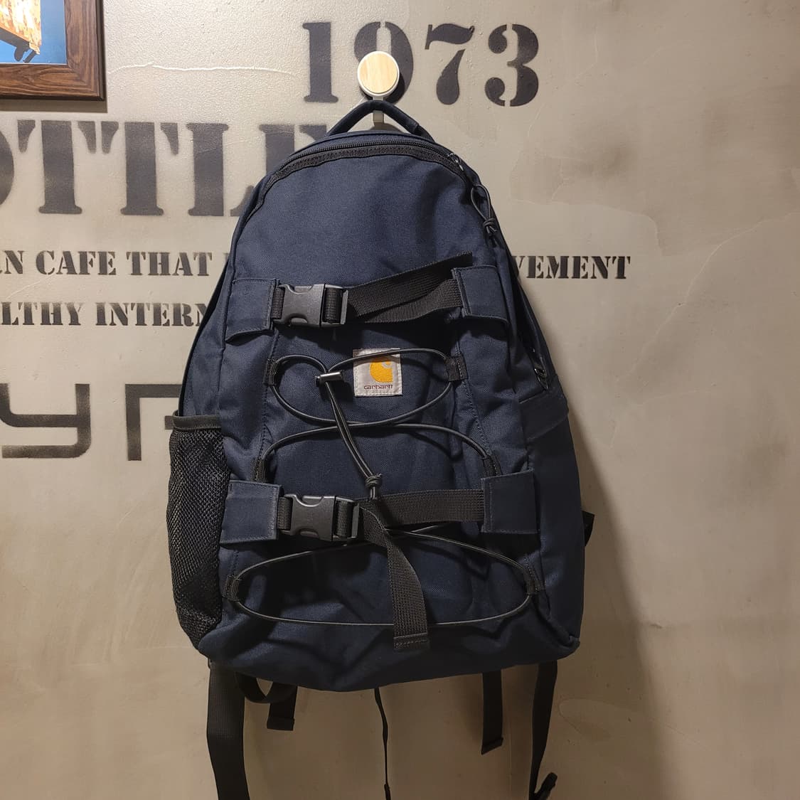 칼하트 킥플립 백팩 네이비 상품이미지1