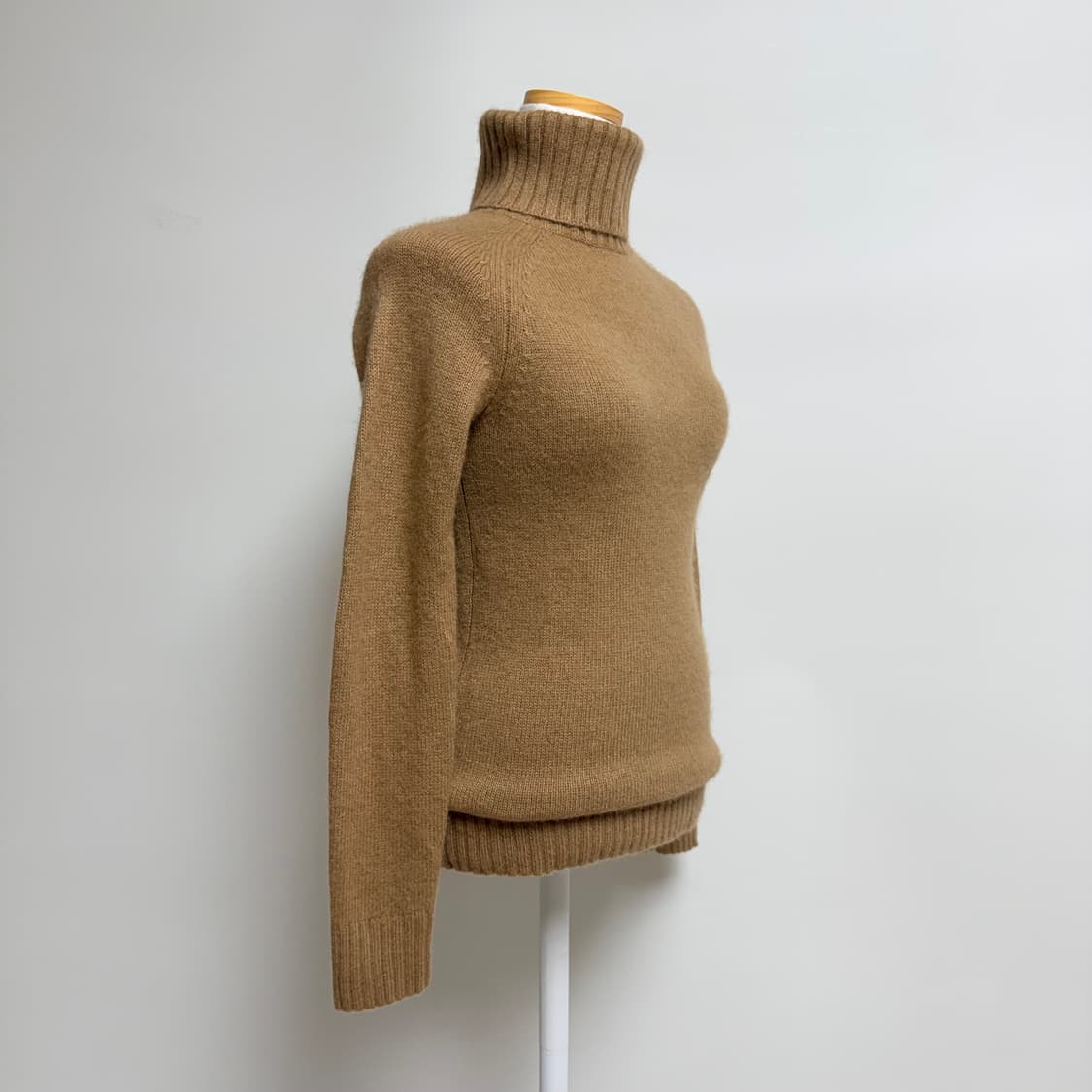 [캐멀(낙타털) 100%]  터틀넥 목폴라 브라운 니트  상품이미지2